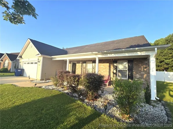 318 Collinwood Dr, Raeford, NC 28376