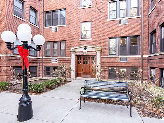 5th image of 819 Lake St APT 2E