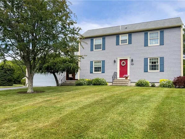 10 Justin St, Bristol, RI 02809