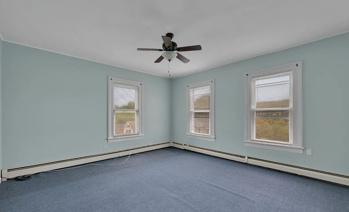 3 bed, 956 sqft, $2,100 — Photo 3