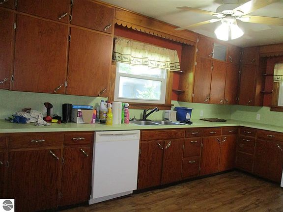 3rd image of 119 E Sexton St