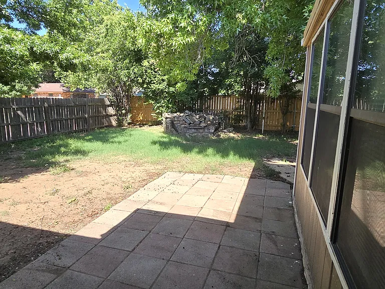 313 NW Parkwood Ln — Photo 4