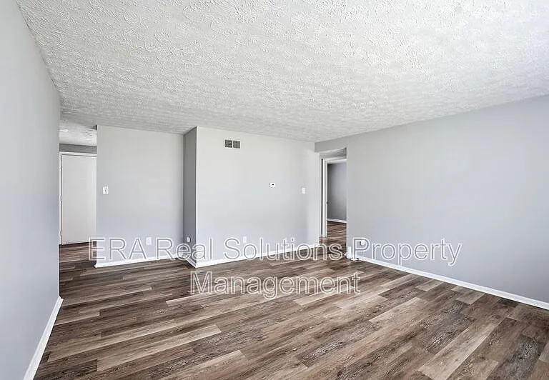 281 S Napoleon Ave #B — Photo 11