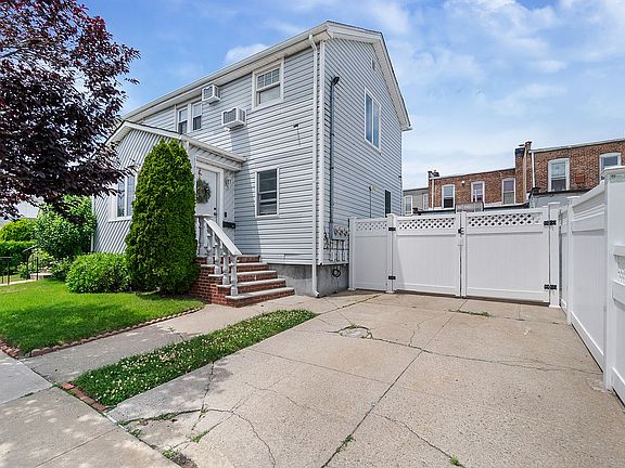2nd image of 22183 91st Ave