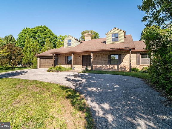2nd image of 2020 Alcott Rd