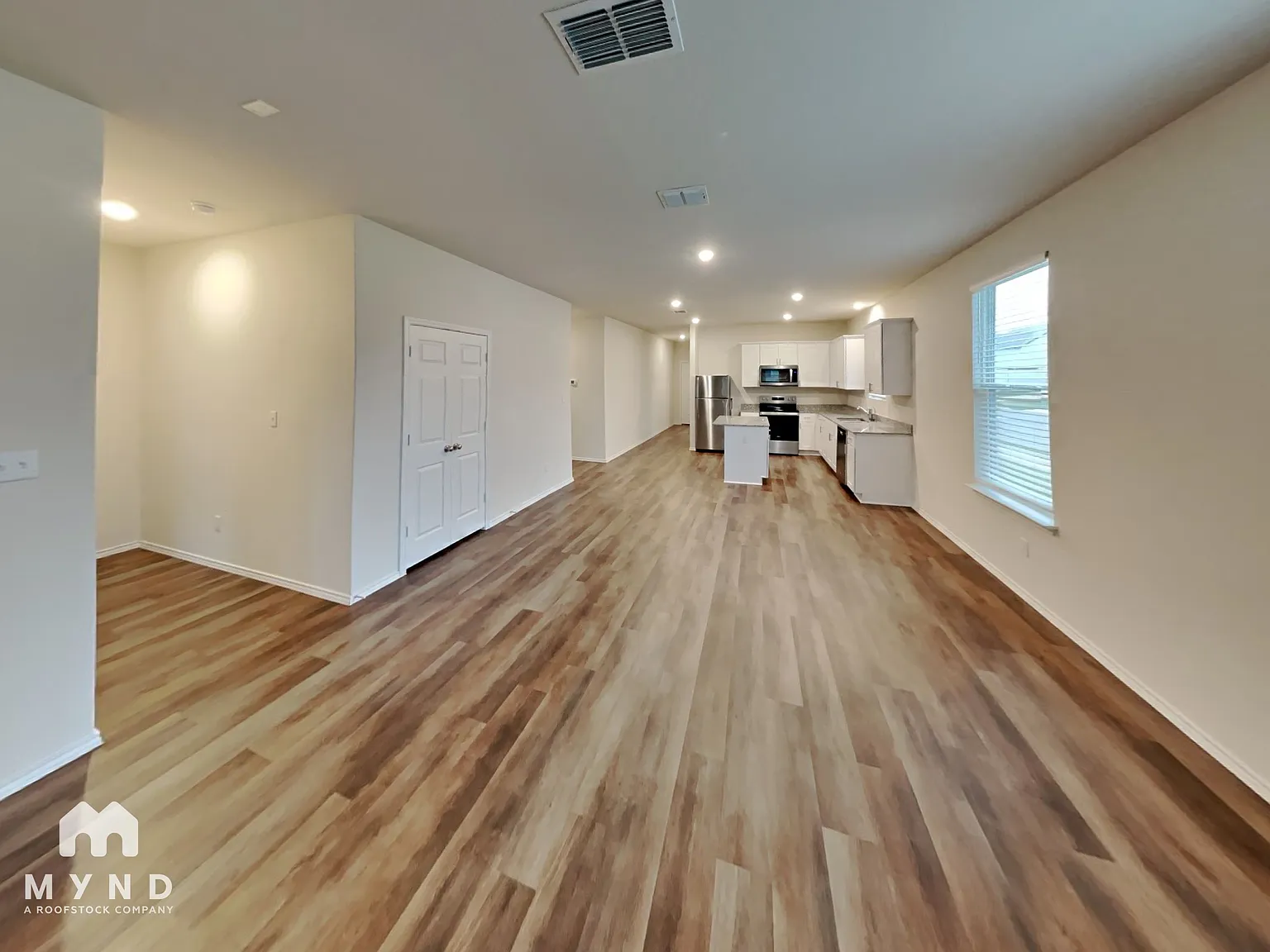 3 bed, 2.0 bath, 1688 sqft, $1,699 — Photo 2