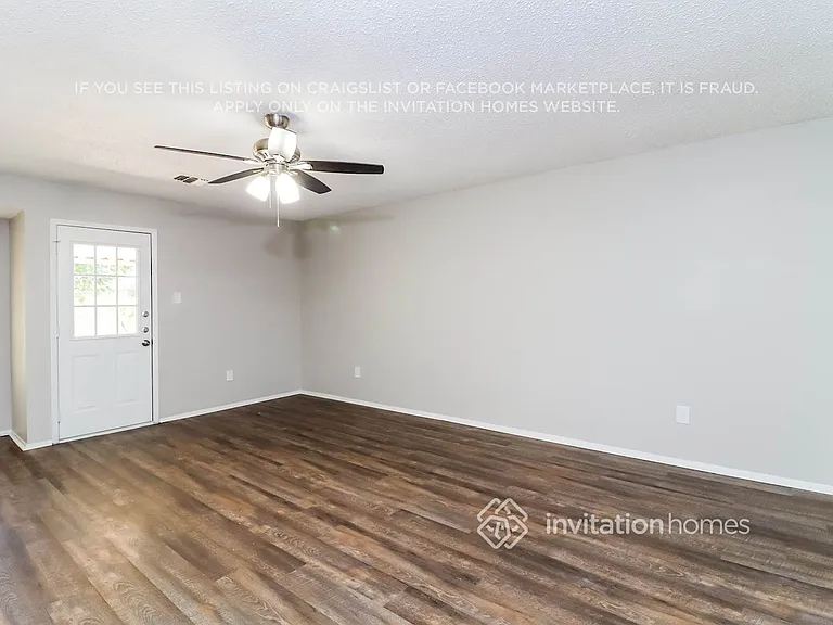 2212 W Oakdale Rd — Photo 2