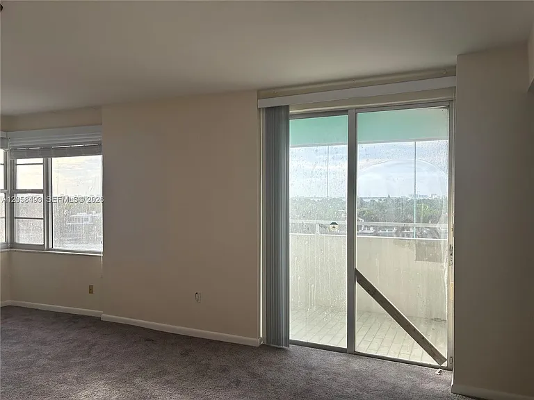 5255 Collins Ave #6J — Photo 10