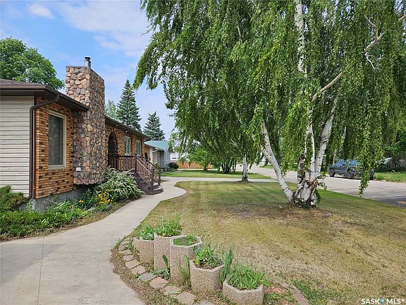 4th image of 206 W 1st Street