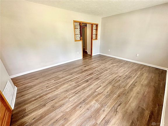 5th image of 12 Damon Ct