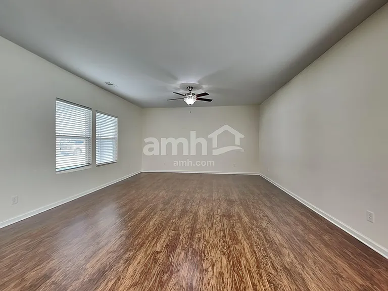 321 Crabapple Cir — Photo 6