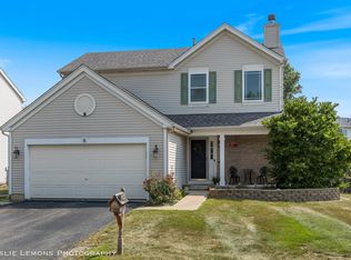 6 Flowerfield Ct, Lake In The Hills, IL 60156