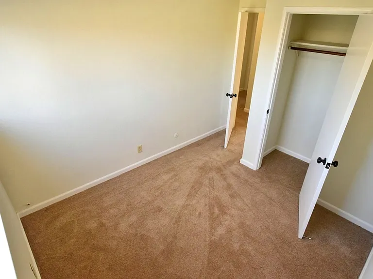 2132 Roosevelt Ave — Photo 9