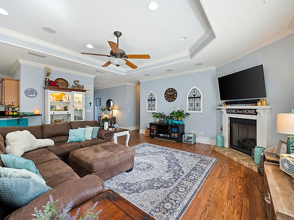 4th image of 804 Symphony Way