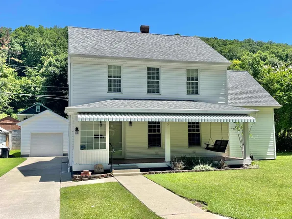 1212 Spring Valley Dr, Huntington, WV 25701