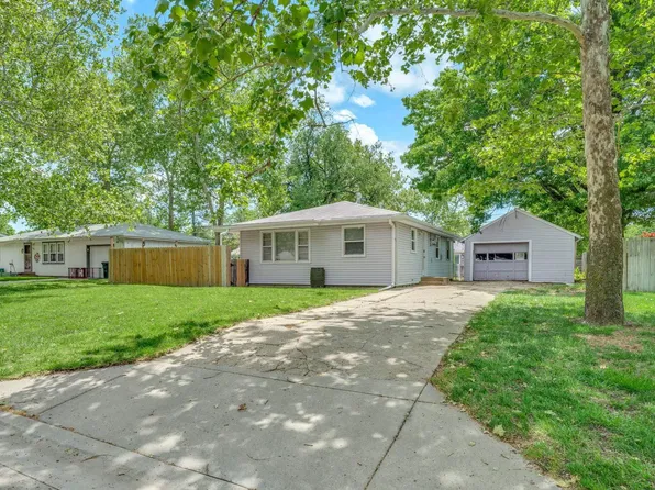 709 Frey Dr, Manhattan, KS 66502