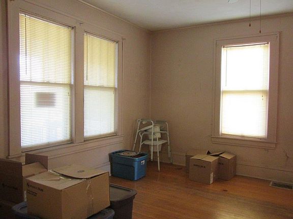 4th image of 2206 Hanover Ave NW
