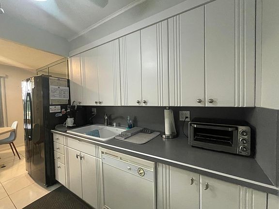 3rd image of 2083 Newport S