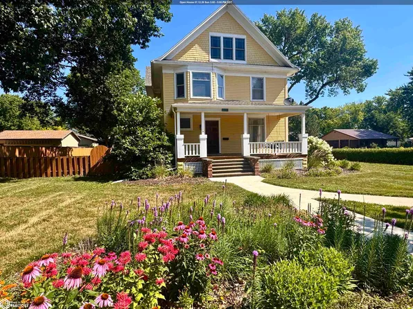 1302 Iowa Ave, Onawa, IA 51040