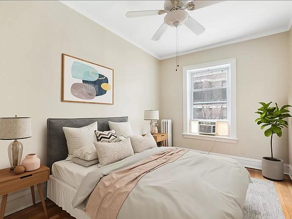 3rd image of 447 W Saint James Pl