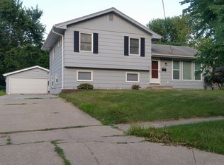 5007 38th Pl, Des Moines, IA 50310