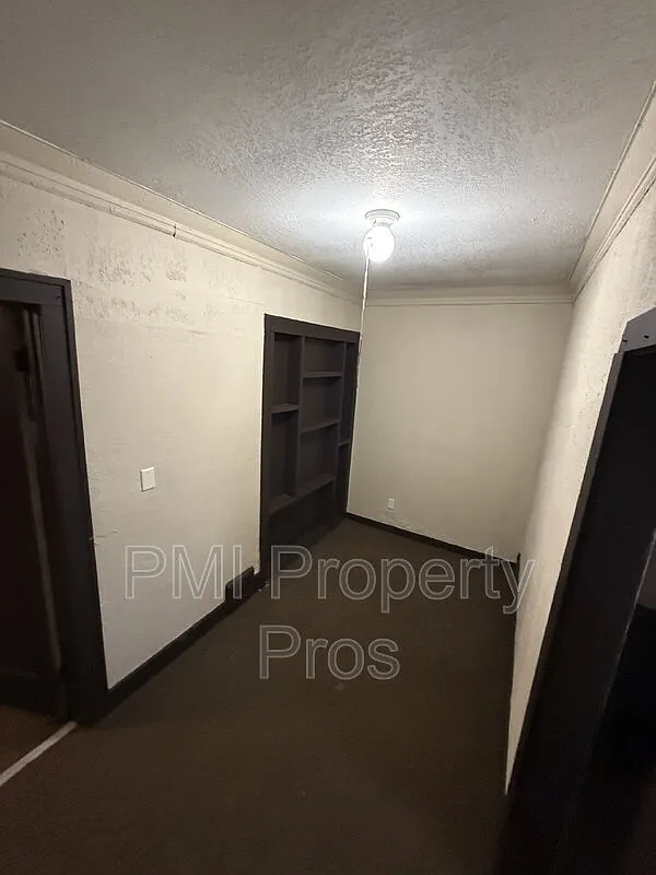3 bed, 1.0 bath, 1300 sqft, $1,000 — Photo 4