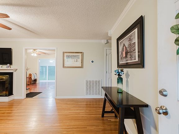 4th image of 17318 Bennett Ln