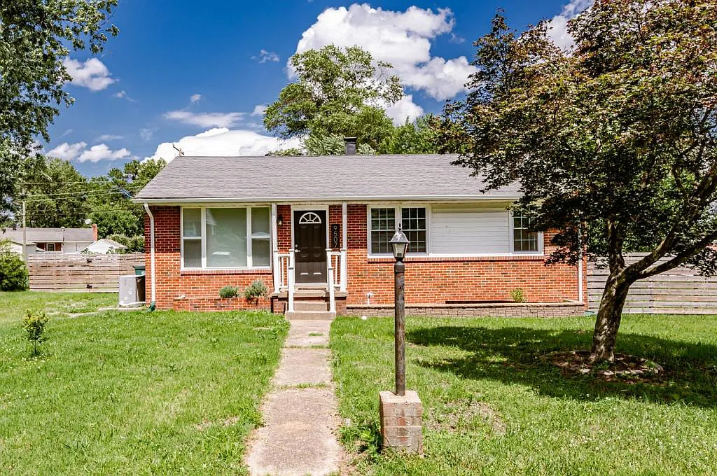9507 Stockbridge Dr — Photo 1