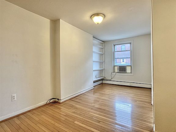3rd image of 354 Varick St #3A