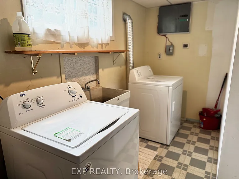 108 Katherine St — Photo 25