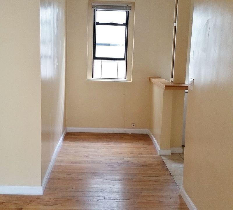 1st image of 2116 35th St #4C