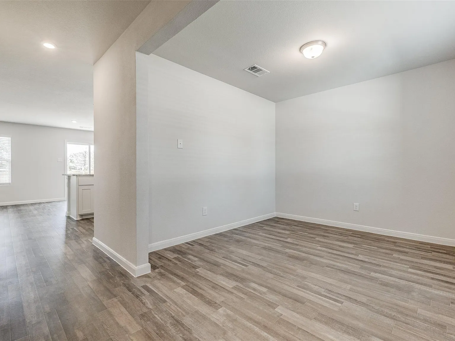 5 bed, 2180 sqft, $2,250 — Photo 2