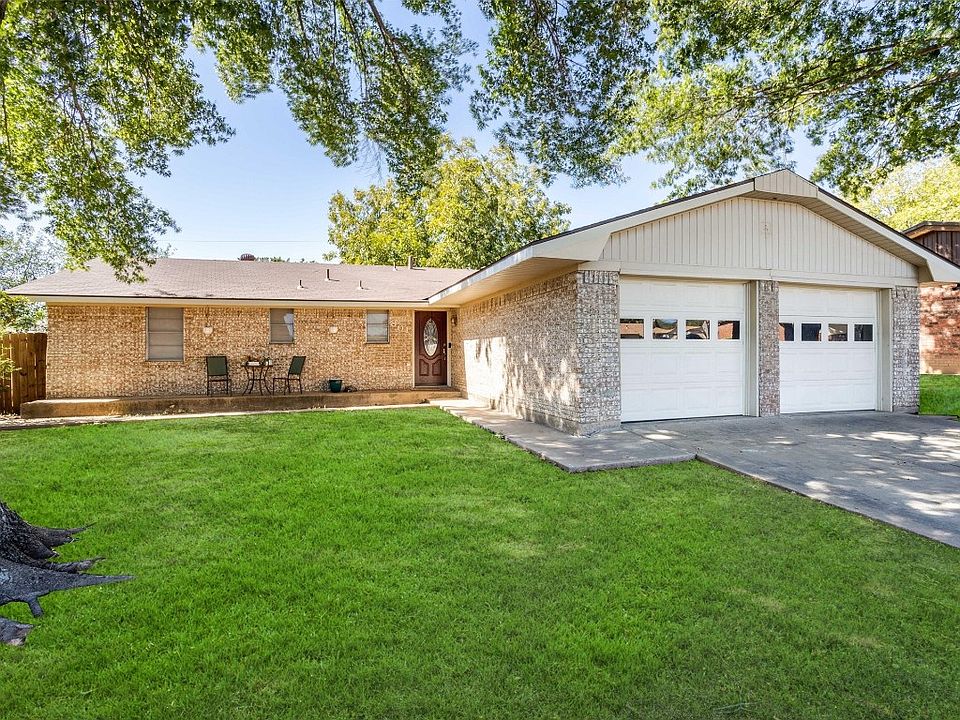 1st image of 801 NE Park Dr