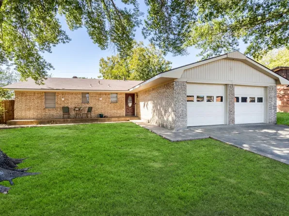 801 NE Park Dr, Mineral Wells, TX 76067