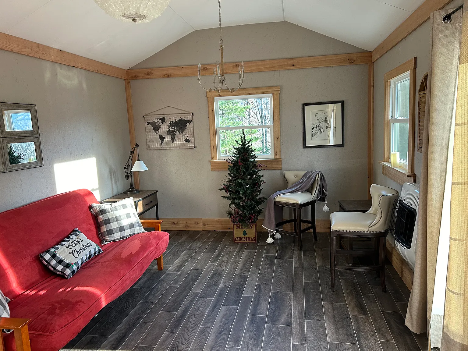 Studio, 300 sqft, $600 — Photo 2