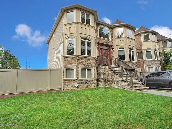 3rd image of 288 Holton Ave