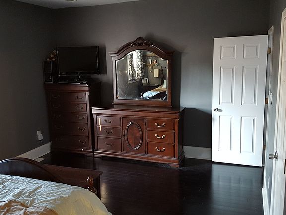 2nd image of 3958 Botanical Ave