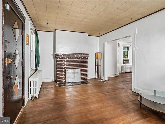 2nd image of 2227 Newton St NE