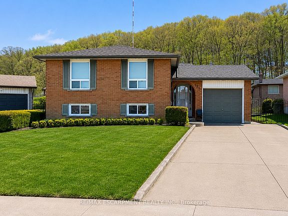 2nd image of 134 Marcella Cres #B