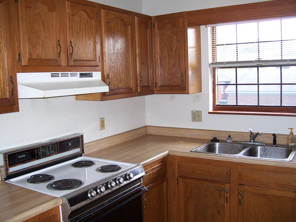 1st image of 4585 Elliot Ave