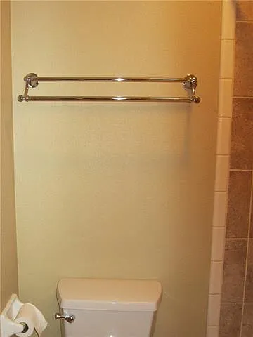 214 W Hickory St — Photo 11