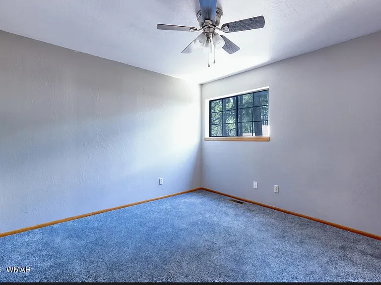 960 Cooper Ln — Photo 9