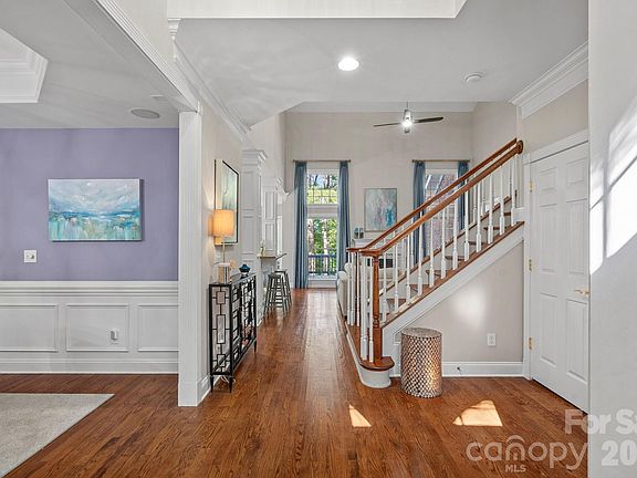 5th image of 710 Fairway Point Dr