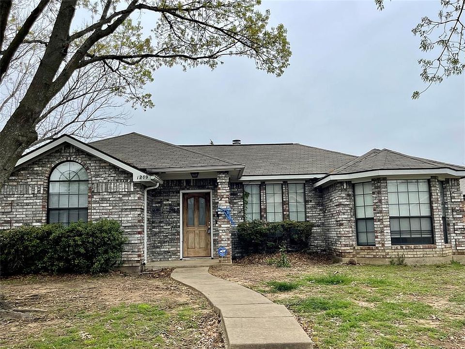 1st image of 1209 Cypress Dr