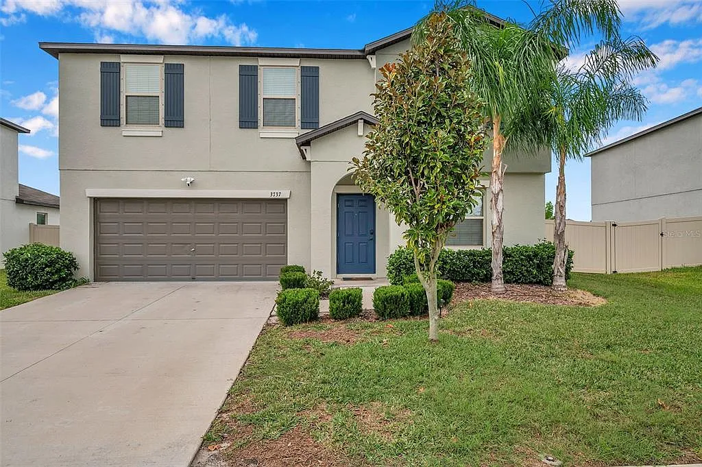 5 bed, 2.5 bath, 2584 sqft, $6,150 — Photo 1
