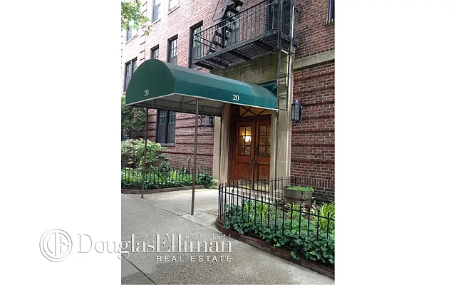 Sold by Douglas Elliman | media 15