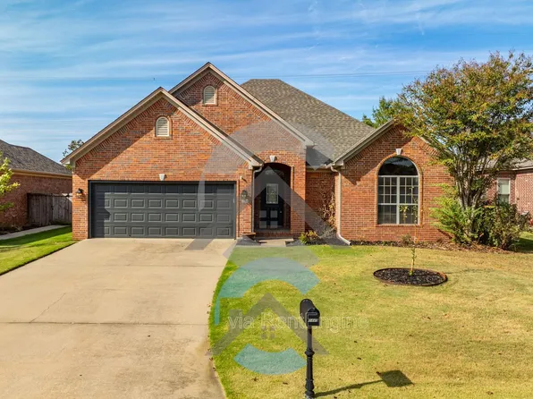 1445 Champions Dr, Conway, AR 72034
