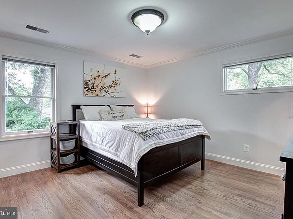 5th image of 9910 Broadview Dr