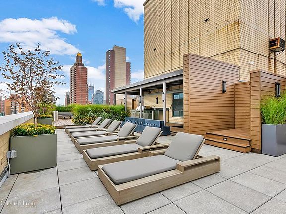 5th image of 407 Park Ave S APT 21F