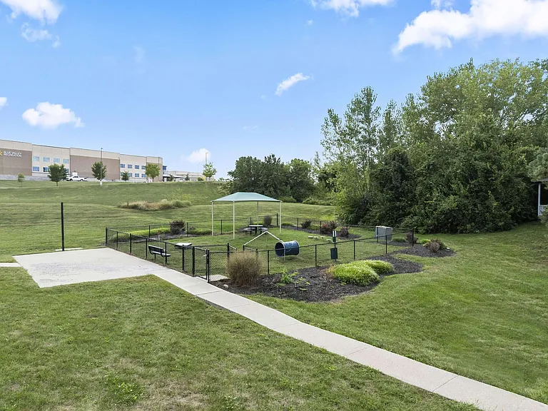 The Louis Townhomes — Photo 45